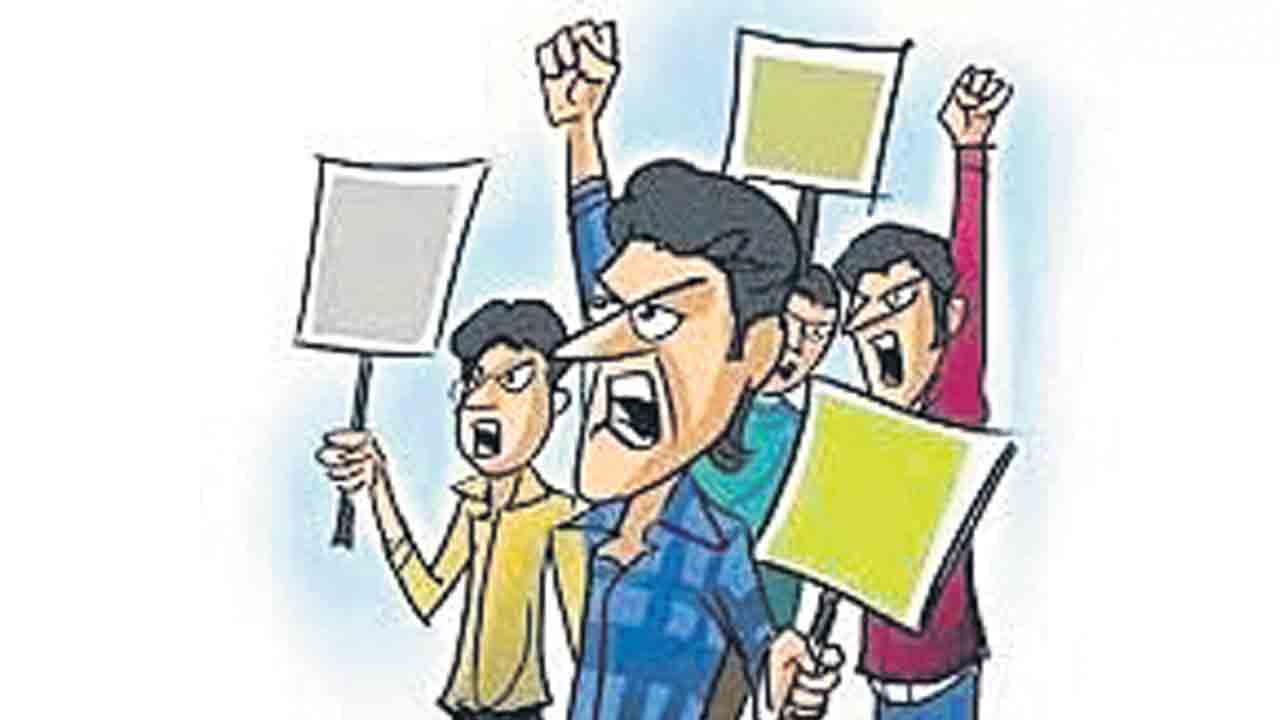 టీచర్ల యుద్ధభేరి