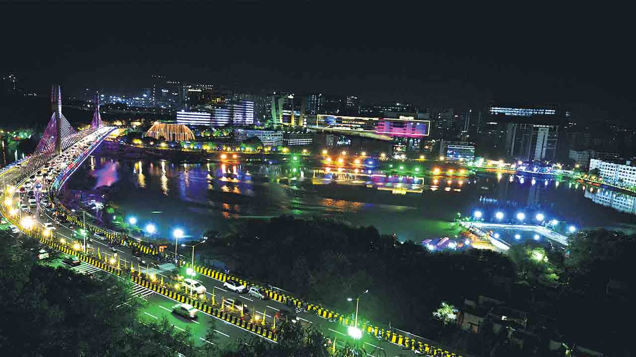 కక్ష రాజకీయానికి మహానగరం బలి