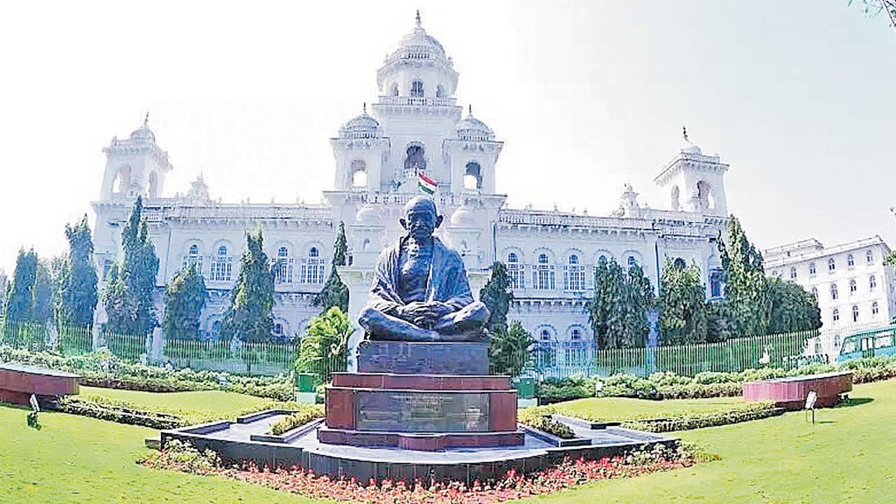 అసెంబ్లీలో అబద్ధాలు