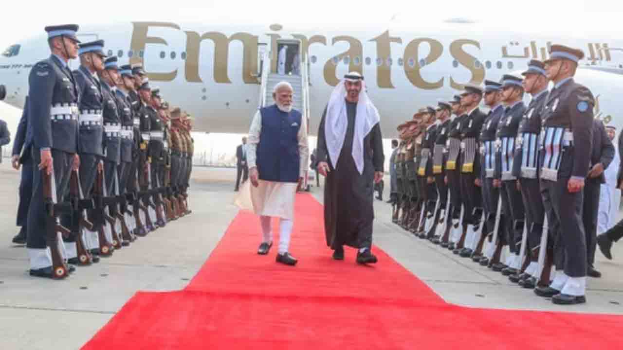 Modi Welcomes UAE President | భారత్‌ చేరుకున్న యూఏఈ అధ్యక్షుడు..   స్వయంగా స్వాగతం పలికిన మోదీ