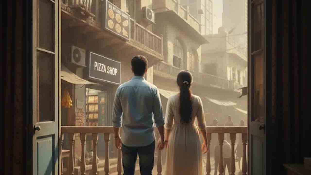 Couple Jump From Pizza Shop | పిజ్జా షాపులో జంట.. హిందూ సంస్థ సభ్యులు రావడంతో ఏం చేశారంటే?