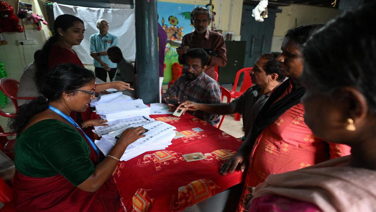 UP SIR Draft List | ‘సర్’ ఎఫెక్ట్.. యూపీలో 2.8 కోట్ల ఓట్లు తొలగింపు..