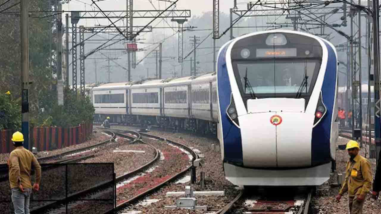 Vande Bharat | వీల్‌లో ఇరుక్కున్న బోల్ట్‌.. గంట పాటు ఆగిన వందే భారత్‌