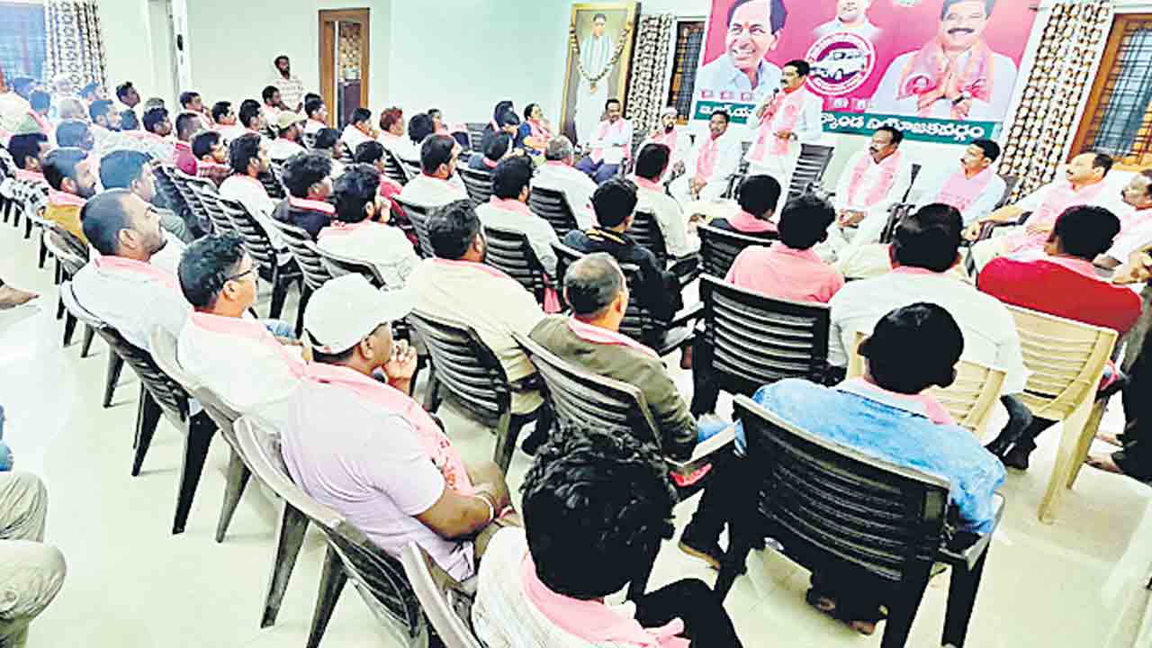 మున్సిపాలిటీల్లో గులాబీ జెండా ఎగరాలి