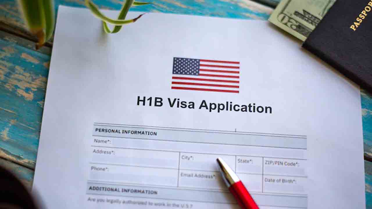 Visa Premium Processing Fee | మరో షాకింగ్‌ న్యూస్‌.. వీసా ప్రీమియం ప్రాసెసింగ్‌ ఫీజులు పెంచిన అమెరికా