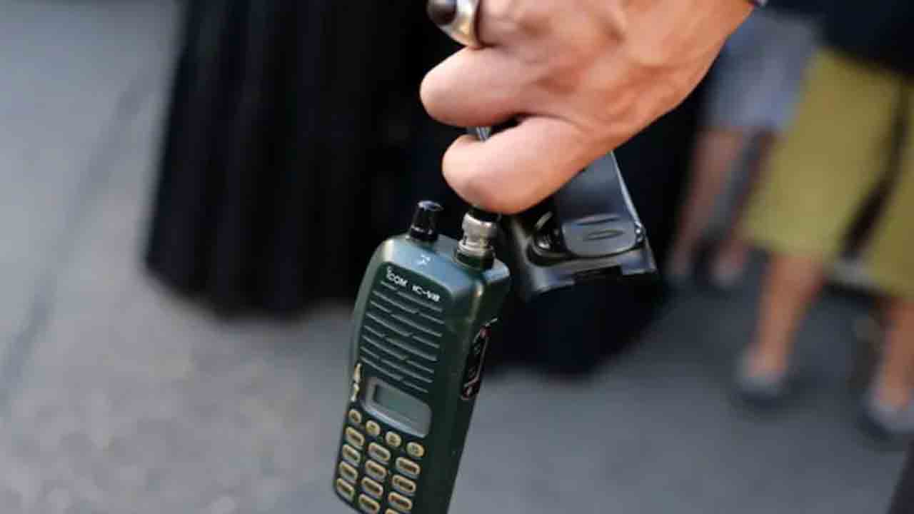 Walkie-Talkie | చట్టవిరుద్ధంగా వాకీ-టాకీల విక్రయం.. 13 ఈ-కామర్స్ సైట్స్‌కు రూ.10 లక్షల చొప్పున జరిమానా