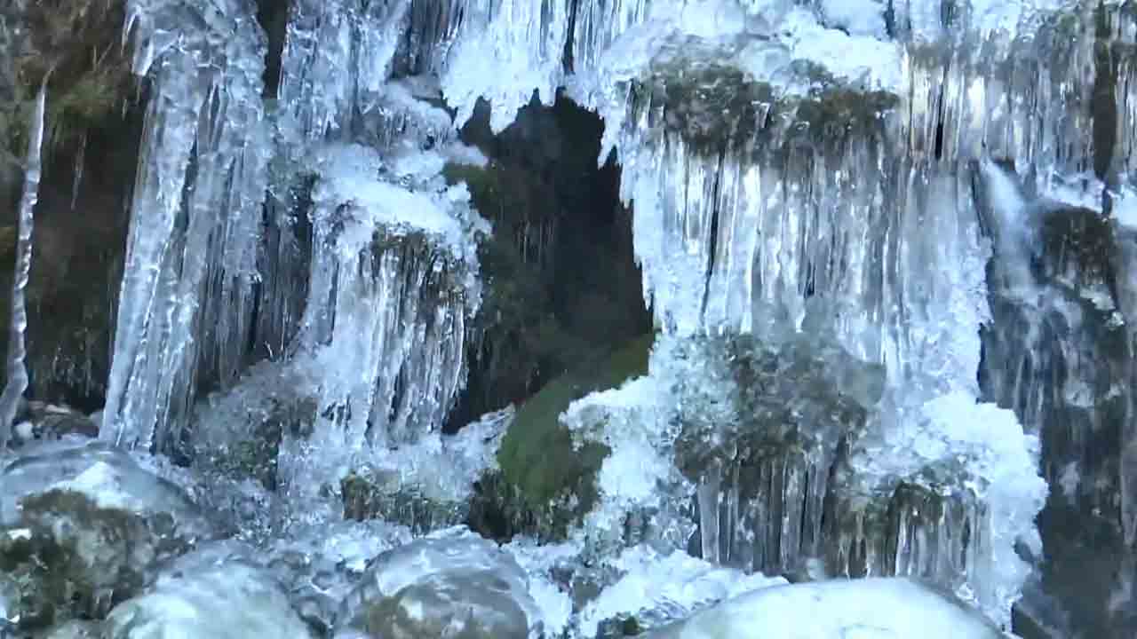 Nature beauty | జాలువారే నీరు అందమైన తీగల్లా.. అనంతనాగ్‌లో కనువిందైన దృశ్యం.. Video