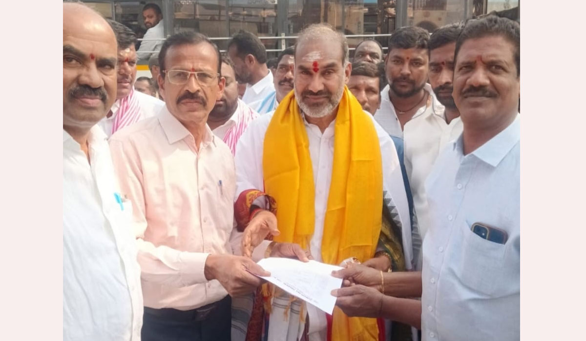 Retired Employees | రిటైర్డ్ ఉద్యోగుల బకాయిలు ఇప్పించాలని ప్రభుత్వ విప్ ఆది శ్రీనివాస్ కు వినతి