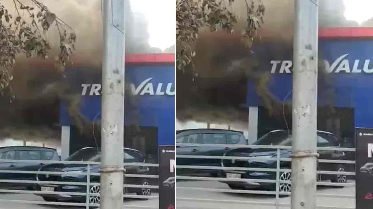 Hyderabad | అల్వాల్‌లోని కార్ల షోరూంలో అగ్ని ప్రమాదం