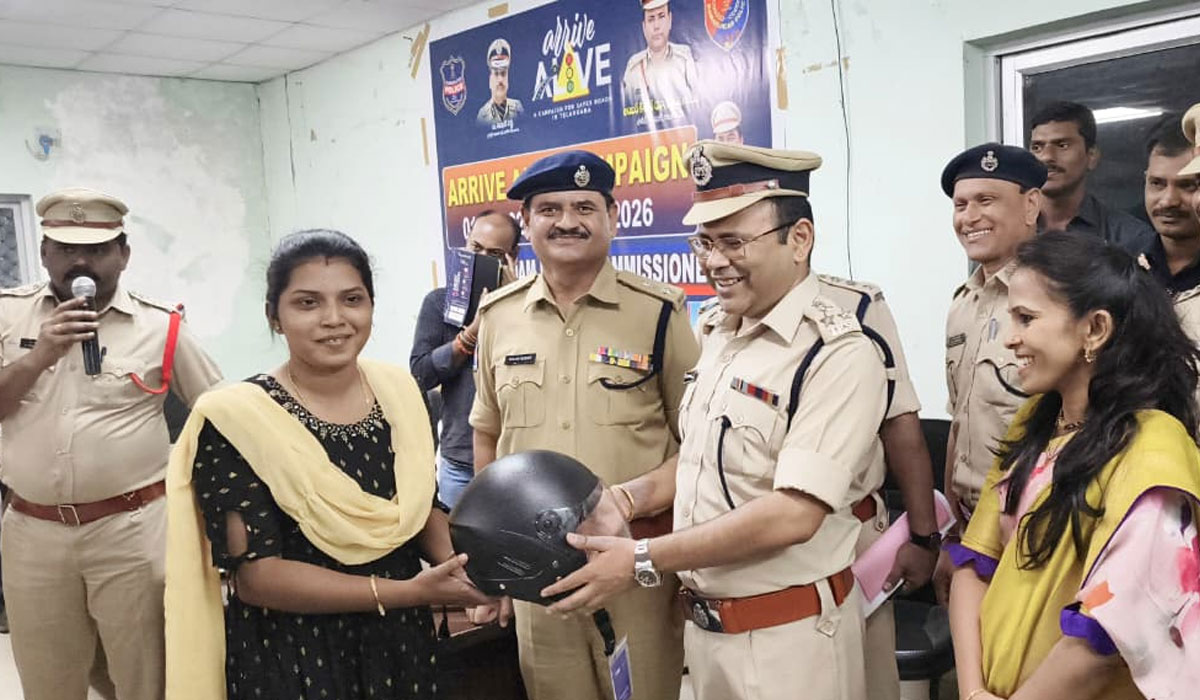 Amber Kishore Jha |మిమ్మల్ని చూసి హెల్మెట్ ధరించాలన్న ఆలోచన ప్రజల్లో కలగాలి.. రామగుండం పోలీస్ కమిషనర్ అంబర్‌కిషోర్‌ ఝా