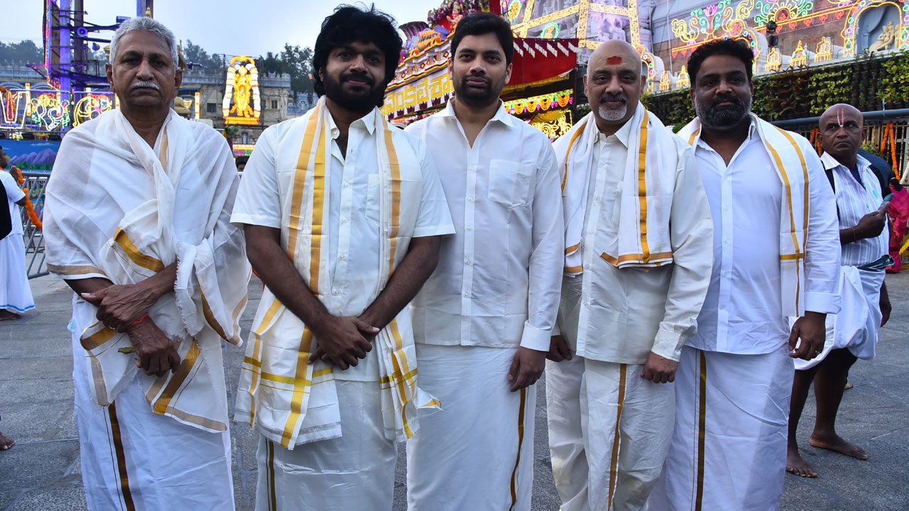 Mana ShankaraVaraprasad garu | ‘మన శంకర వరప్రసాద్ గారు’కు కౌంట్‌డౌన్ ప్రారంభం.. తిరుమ‌ల‌లో ప్ర‌త్య‌క్ష‌మైన చిత్ర యూనిట్