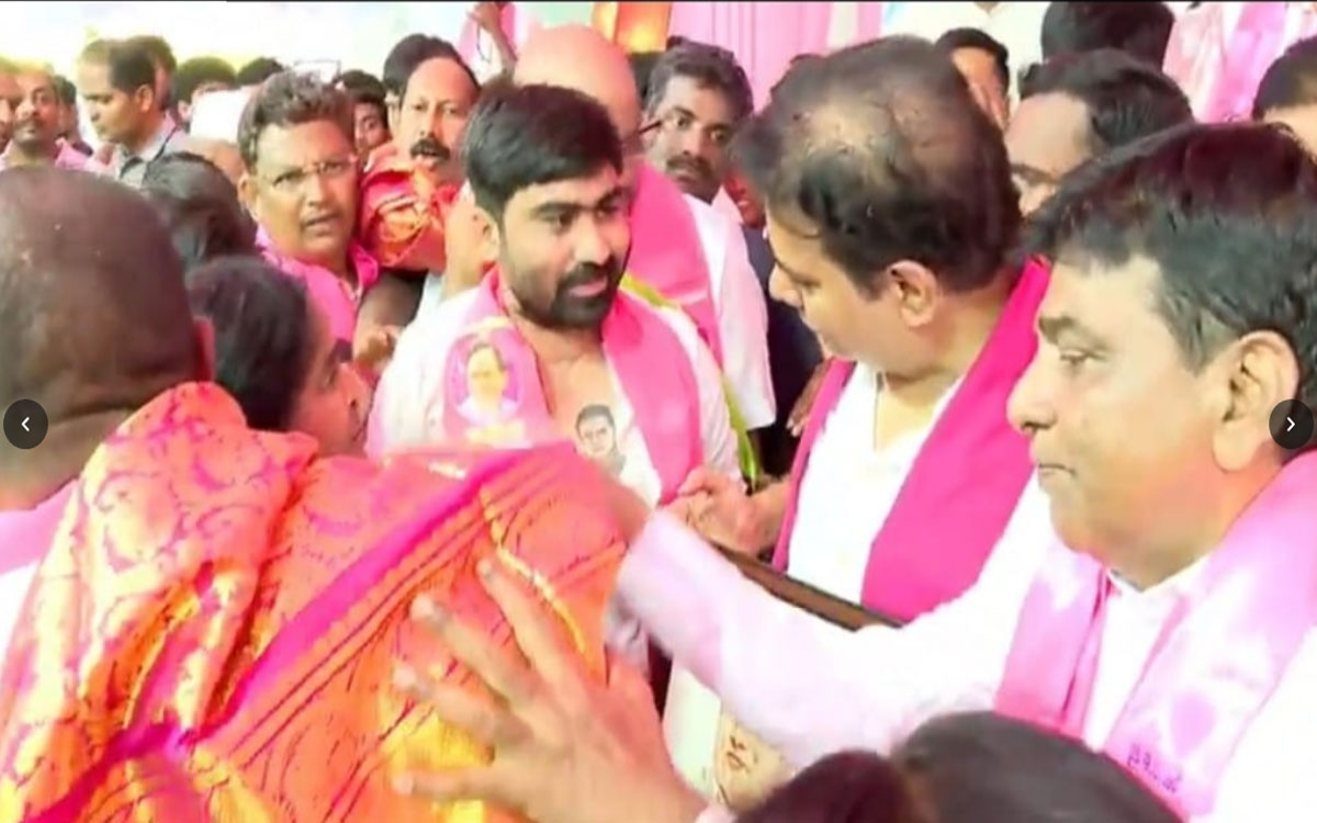 Khammam Rural : అభిమాన నాయ‌కుడు కేటీఆర్‌ను కలిసిన అనిల్ నాయక్