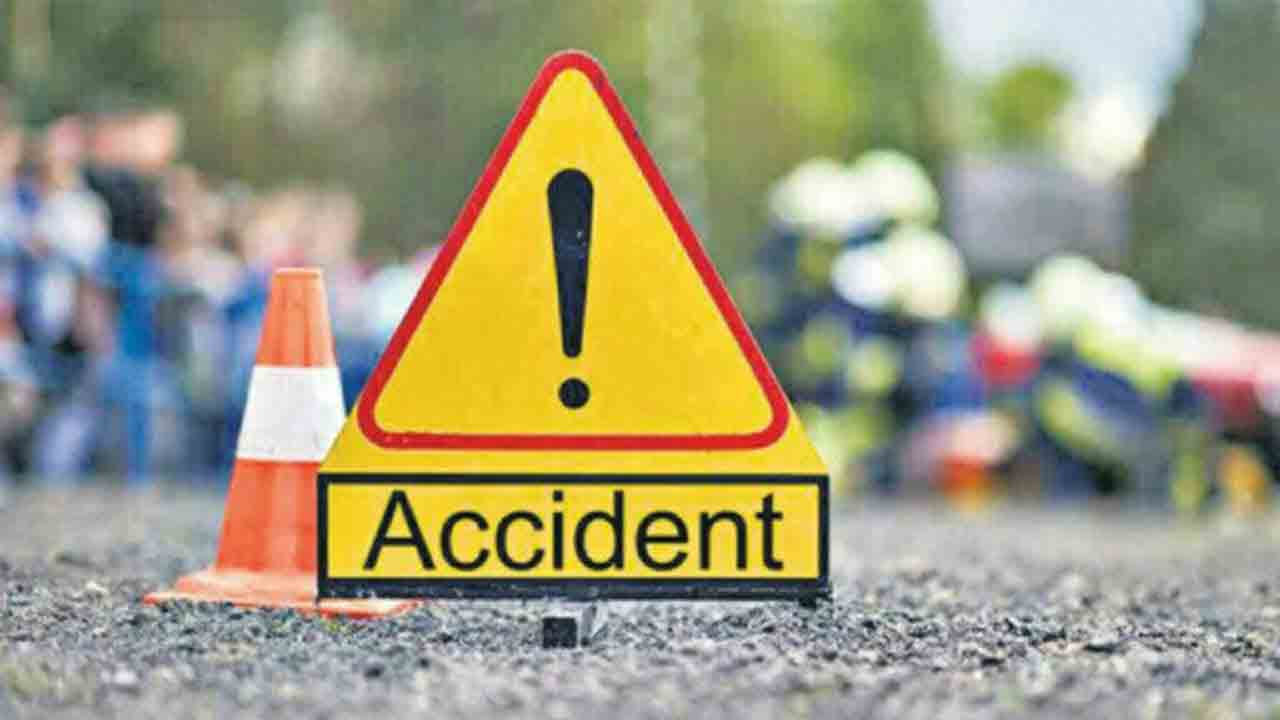 Road accident | పొగ మంచు కారణంగా రోడ్డు ప్రమాదం.. ఇద్దరు సెక్యూరిటీ గార్డులు మృతి