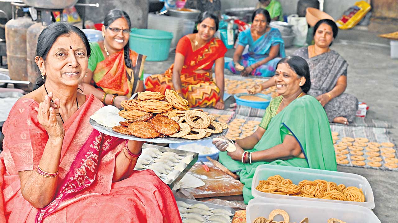 మైమరిపించే పిండి వంటలు