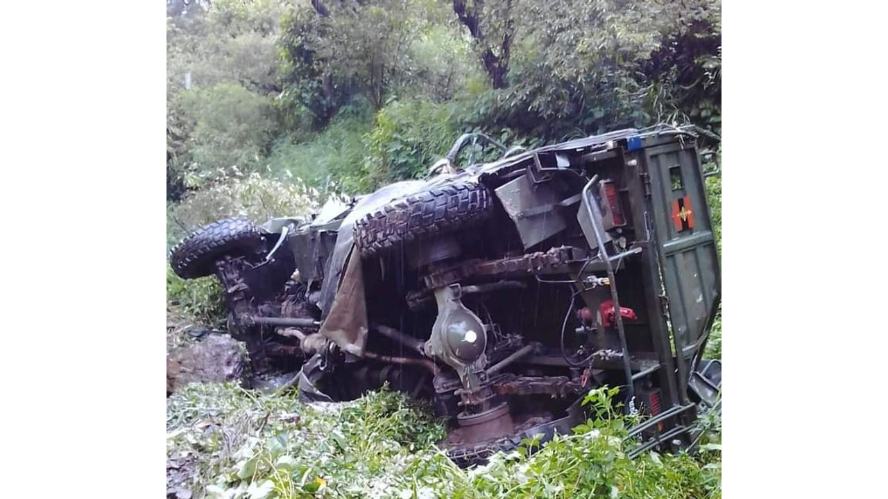 Army Vehicle: లోయ‌లో ప‌డిన ఆర్మీ వాహ‌నం.. 10 మంది సైనికులు మృతి, 9 మందికి గాయాలు