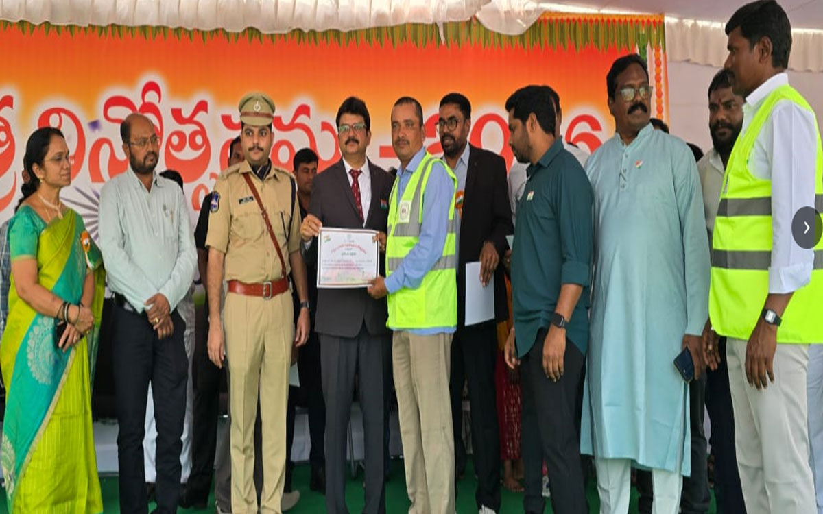 Bibinagar : నిరంతర సేవకు గణతంత్ర దినోత్సవ గౌరవం