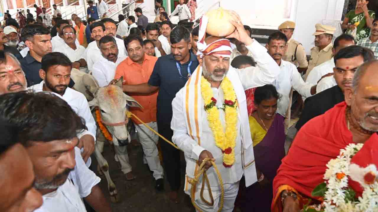 Bandi Sanjay | కొత్తకొండ వీరభద్ర స్వామి ఆలయ అభివృద్ధికి కృషి: బండి సంజయ్