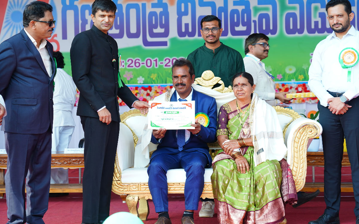 Karepally : ఉత్తమ సేవలకు అవార్డులు