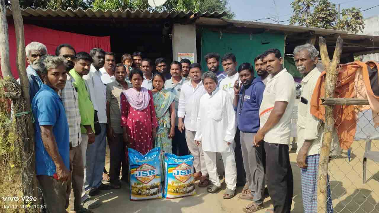 Tekulapalli | బీఆర్ఎస్ ఆధ్వర్యంలోబాధిత కుటుంబాలకు బియ్యం అందజేత