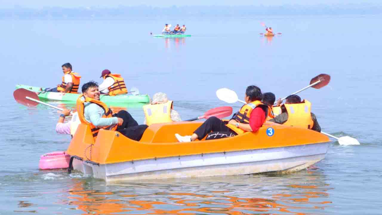 Boating | హాయిగా బోటింగ్‌లో షికారు చేస్తూ.. కోటపల్లి ప్రాజెక్టులో పర్యాటకుల సందడి