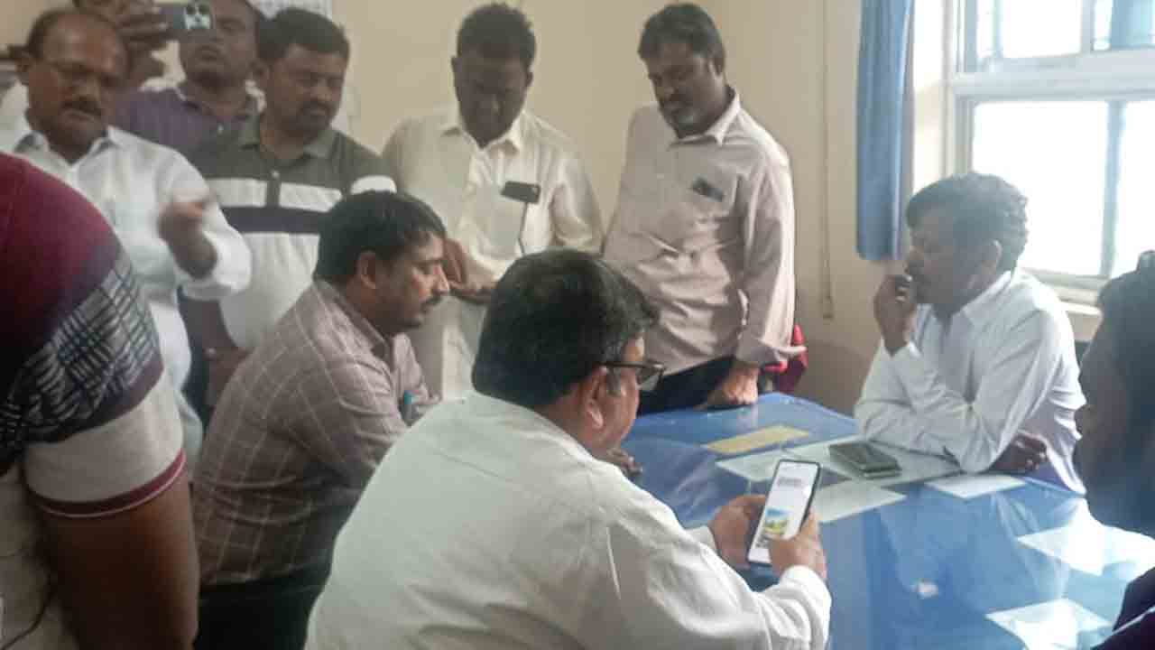 Farmers | రైతుల ఆందోళన బాట.. అధికారుల నిర్భంధం