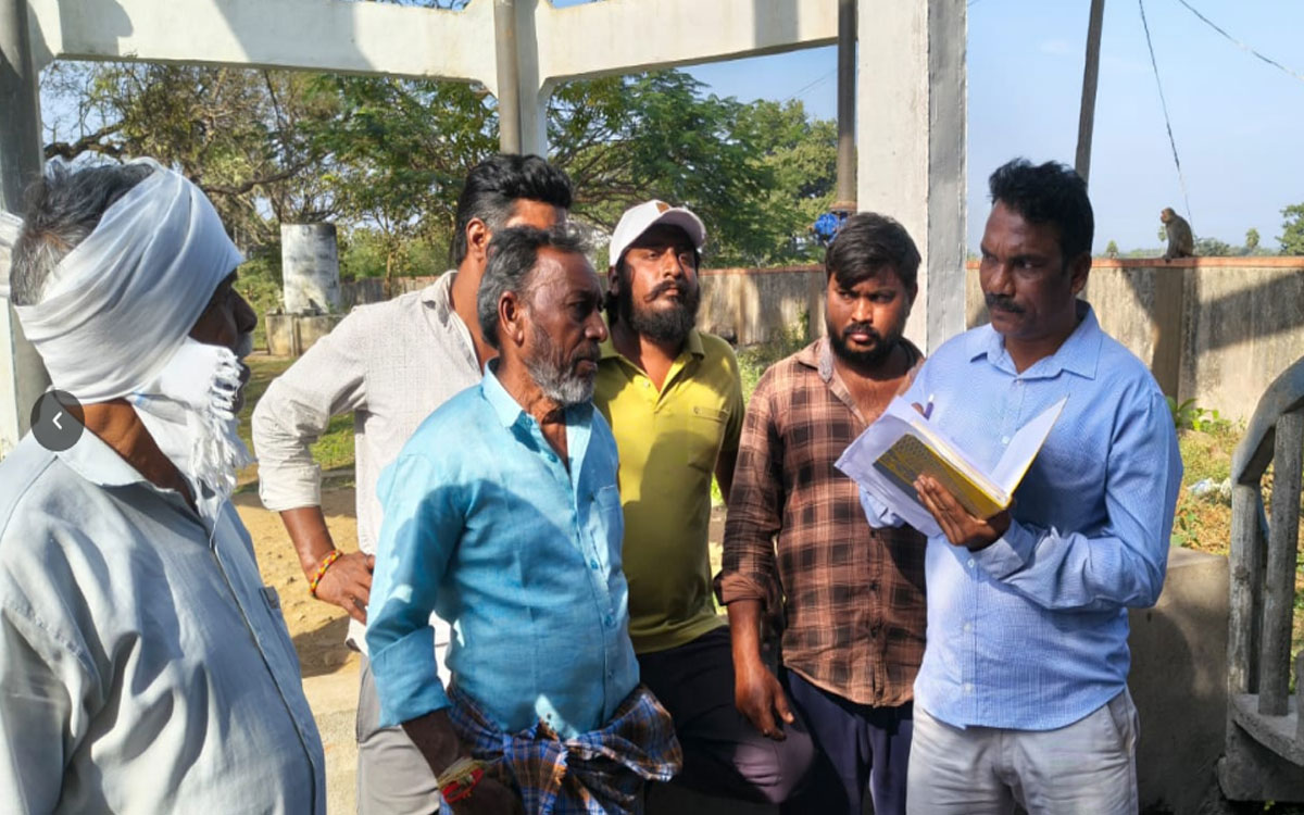 Tekulapalli : 'నమస్తే' కథనానికి స్పందన.. బొమ్మనపల్లి జడ్పీహెచ్ఎస్లో అధికారుల విచారణ