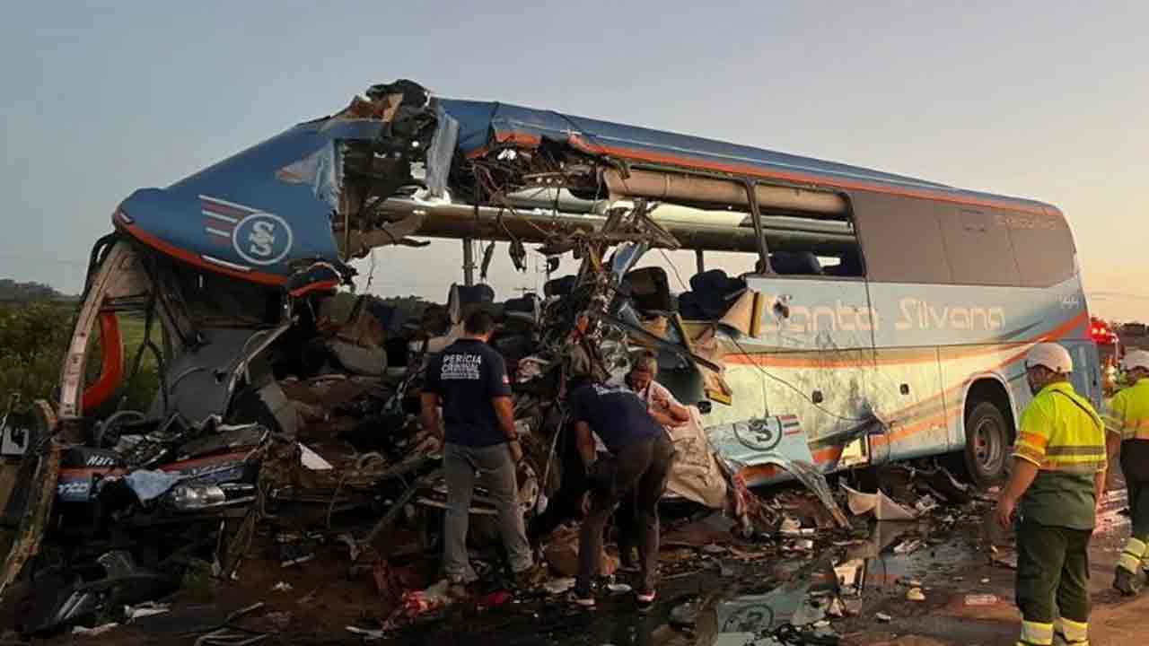 Brazil Road Accident | బ్రెజిల్‌లో లారీ, బస్సు ఢీ.. 11 మంది మృతి