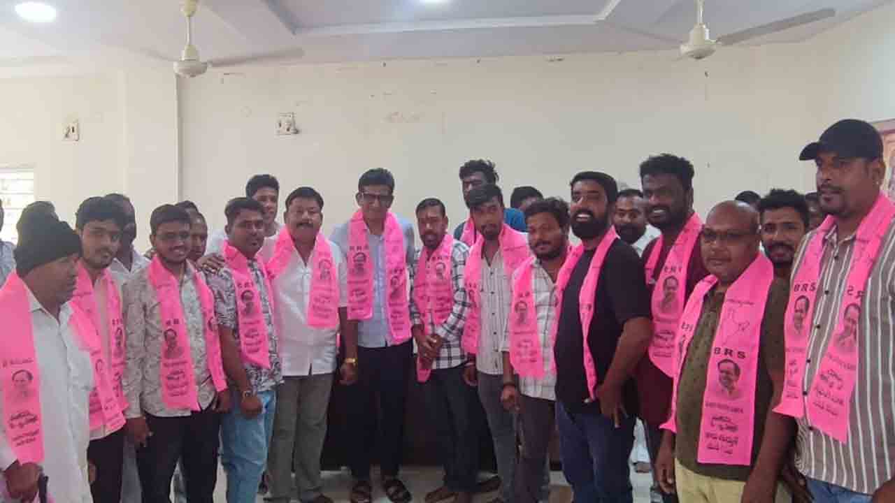 MLA Sanjay Kalvakuntla | యువత రాజకీయాల్లో రాణించాలి : ఎమ్మెల్యే సంజయ్ కల్వకుంట్ల