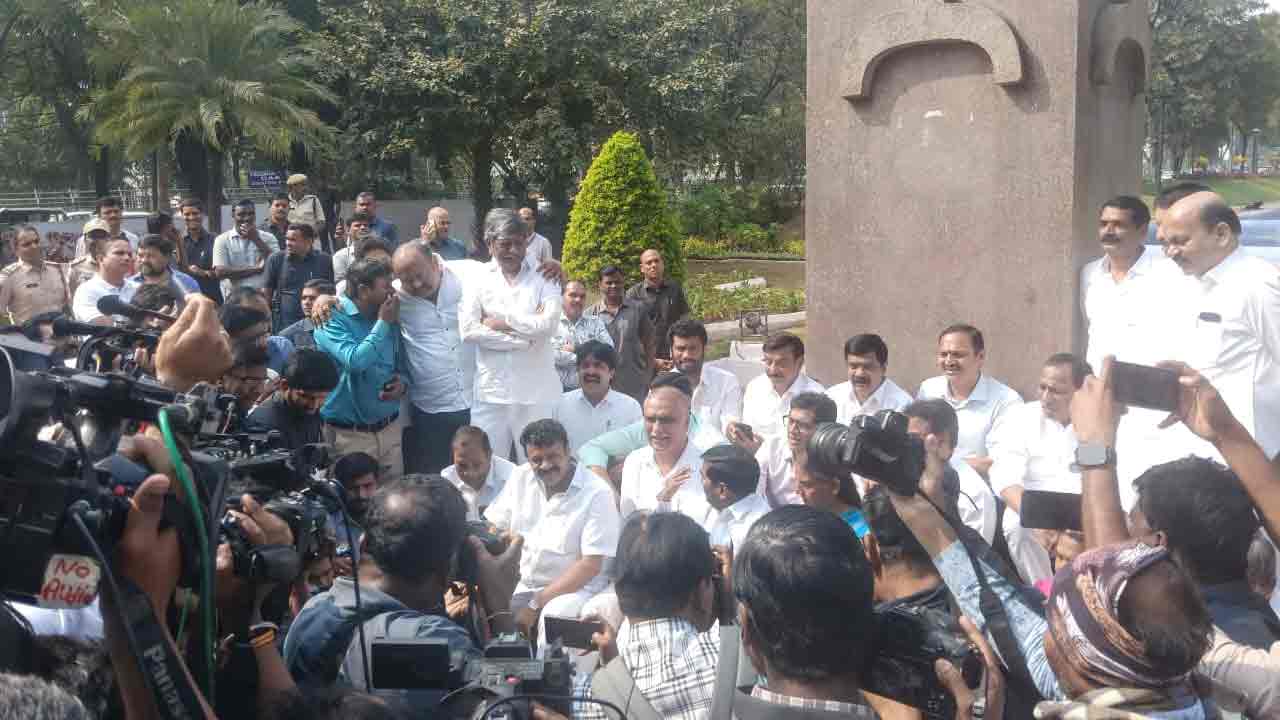 గన్‌పార్క్ వద్ద బీఆర్ఎస్ ఎమ్మెల్యేల ఆందోళన