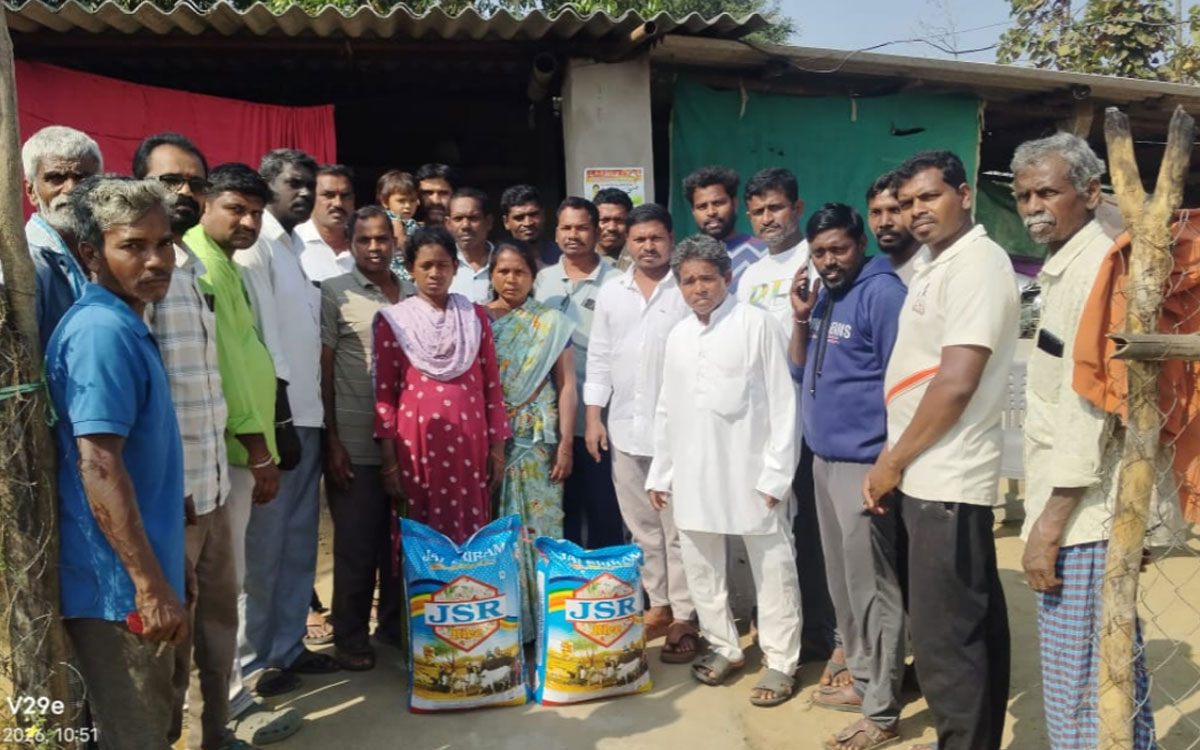 Tekulapalli : ప‌లు కుటుంబాలకు బీఆర్ఎస్ ఆధ్వర్యంలో బియ్యం అందజేత