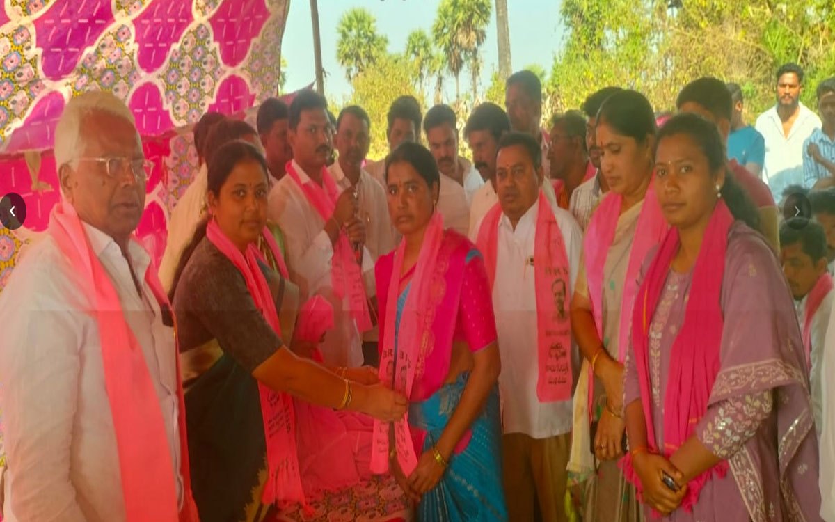 Yellandu : ఇల్లెందు మండలంలో కాంగ్రెస్ పార్టీకి భారీ షాక్