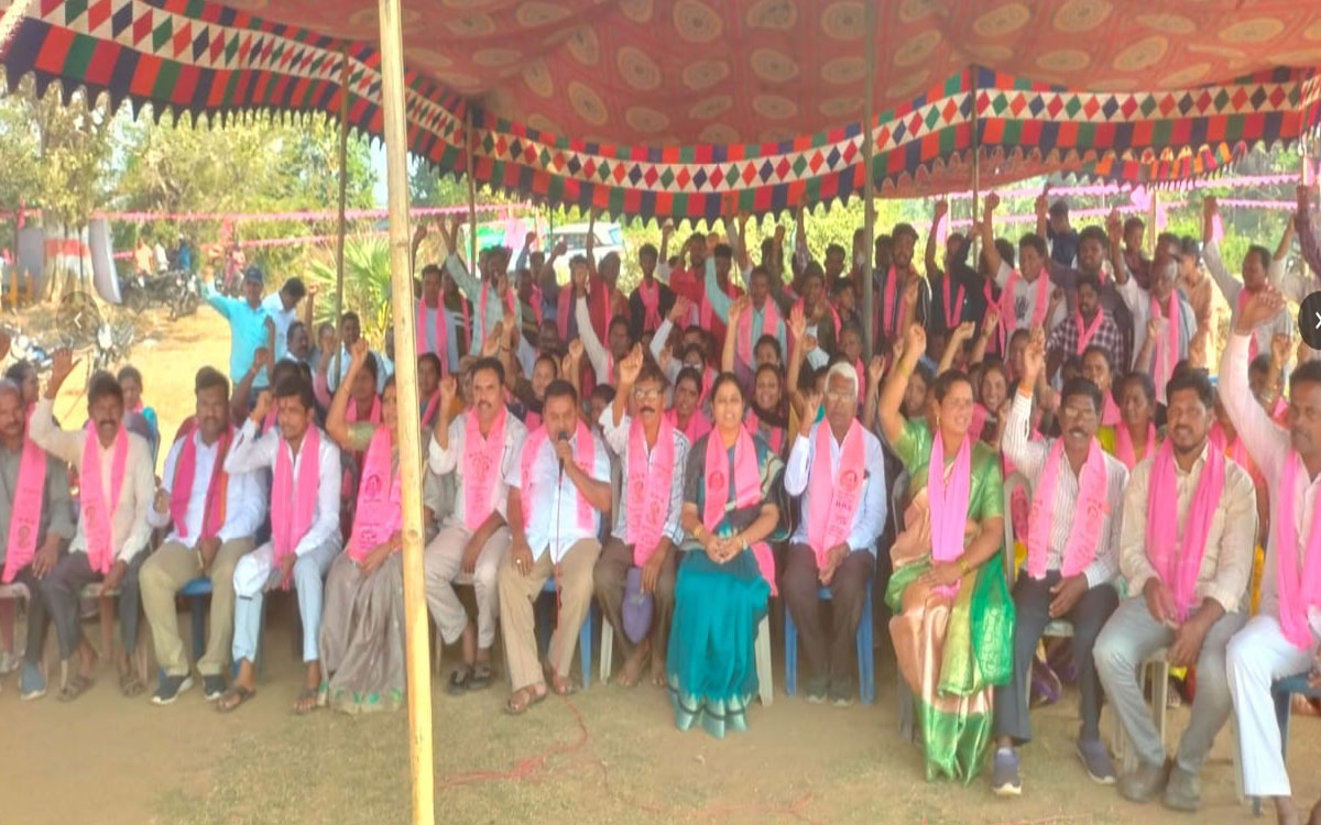 Yellandu : ఇల్లెందు మండలంలో కాంగ్రెస్ పార్టీకి భారీ షాక్