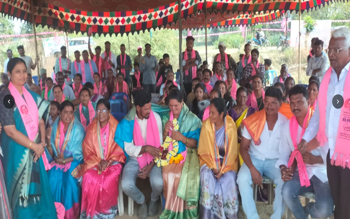 Yellandu : ఇల్లెందు మండలంలో కాంగ్రెస్ పార్టీకి భారీ షాక్