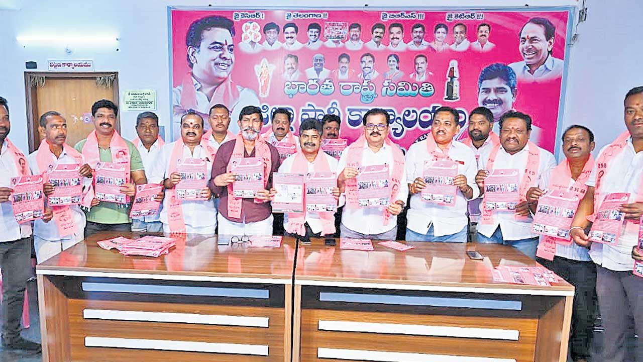 ధర్నాకు నేతన్నలు సిద్ధంకావాలి