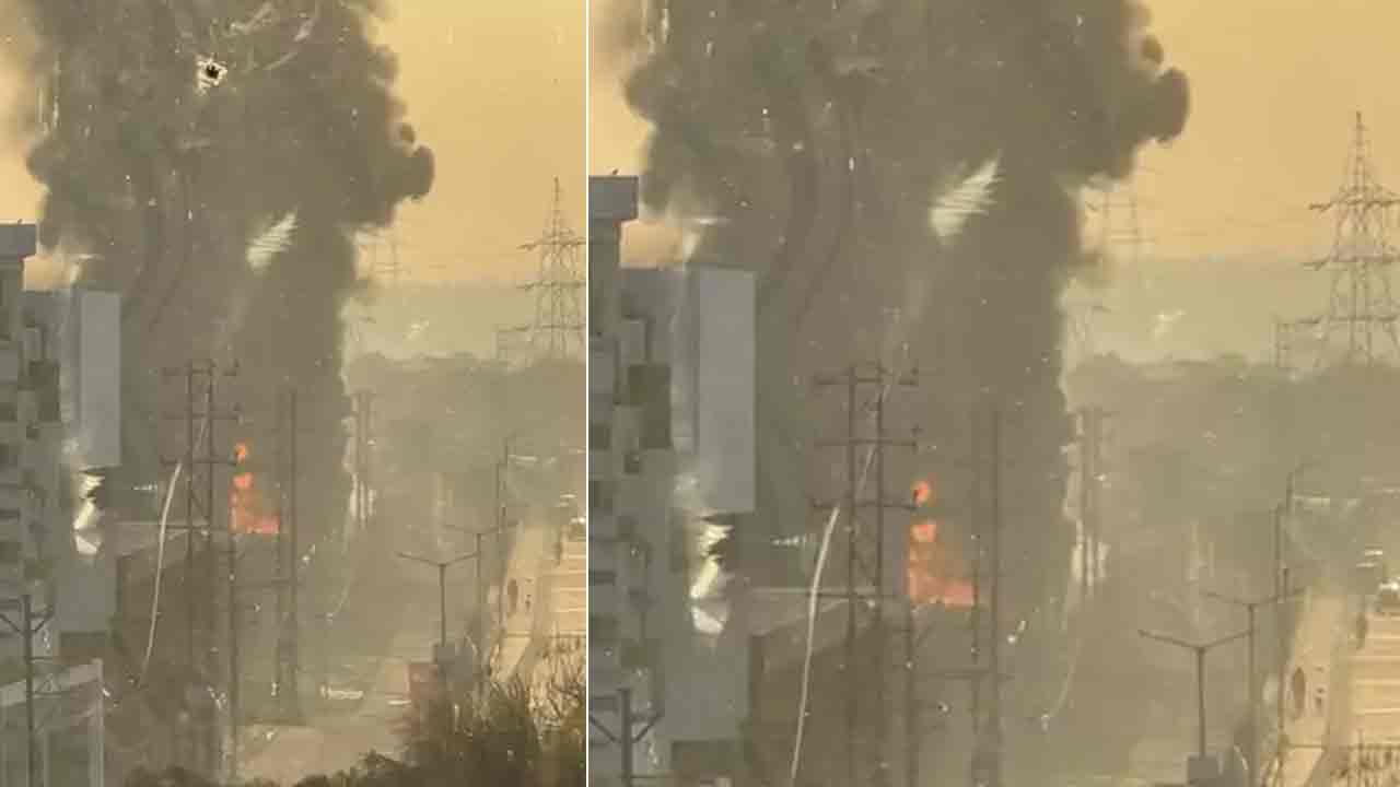 Hyderabad | బుద్వేల్‌లో ఎగిసిపడుతున్న మంటలు.. భయాందోళనలో స్థానికులు