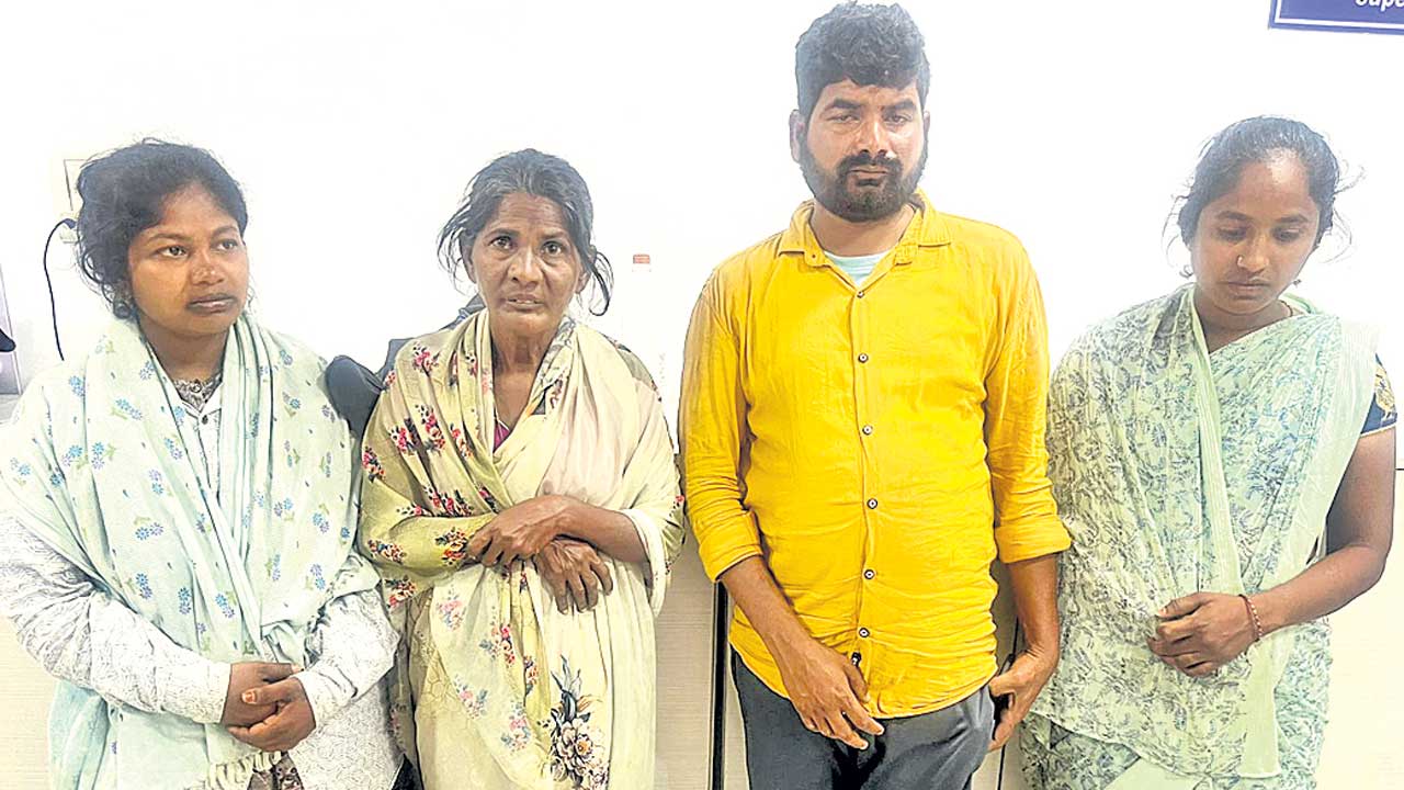 బస్సుల్లో చోరీలకు పాల్పడుతున్న ముఠా అరెస్ట్‌