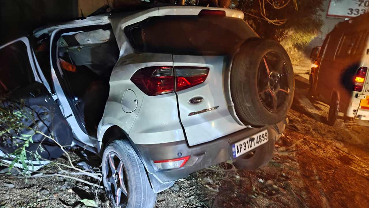 Road accident | రంగారెడ్డి జిల్లాలో ఘోర రోడ్డు ప్రమాదం.. నలుగురు విద్యార్థులు మృతి