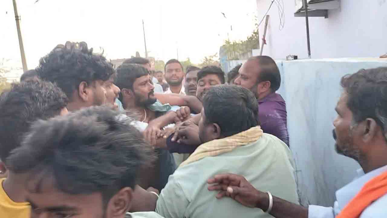 Chandur | మితిమీరుతున్న ఎమ్మెల్యే రాజగోపాల్ రెడ్డి అనుచరులు.. వీడియో..!