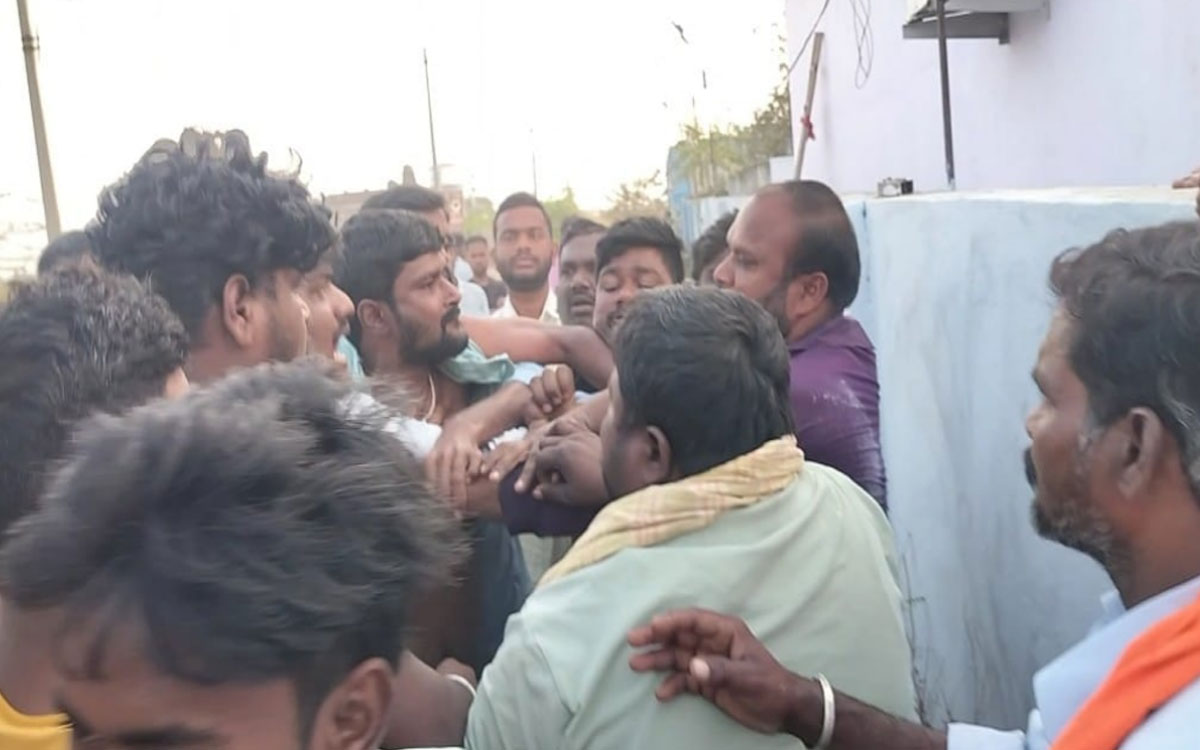 Chandur : చండూరు మున్సిపాలిటీలో కాంగ్రెస్ కార్యకర్తల వీరంగం