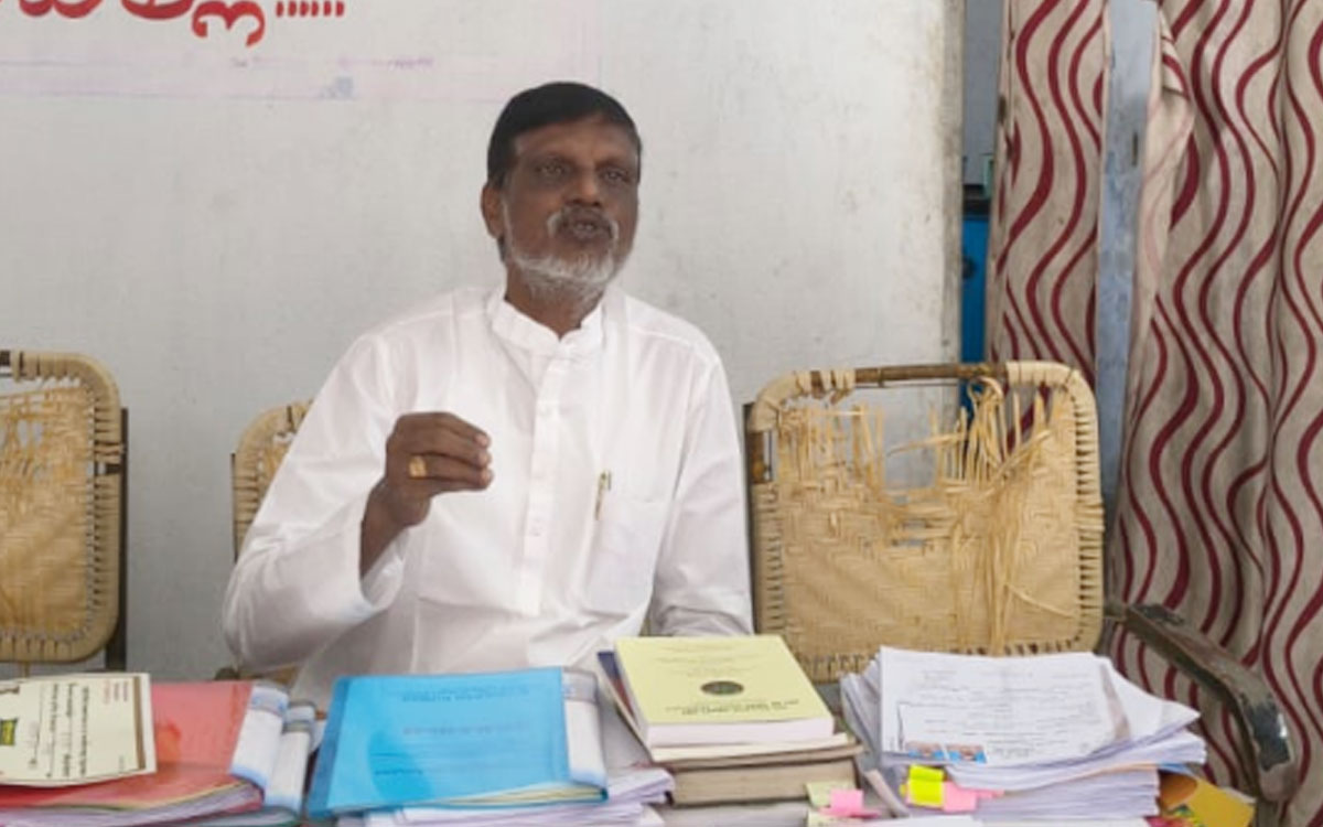 Tekulapalli : ‘సర్పంచ్ ఎన్నికల్లో నామినేషన్ల అవకతకలకు పాల్పడిన అభ్యర్థులపై కేసులు నమోదు చేయాలి’