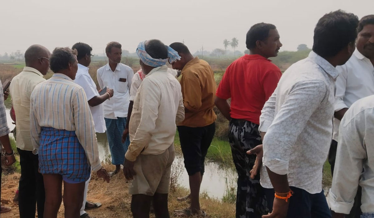 Chigurumamidi | కెనాల్ పనులను అడ్డుకున్న రైతులు.. డీఈ హామీతో విరమణ