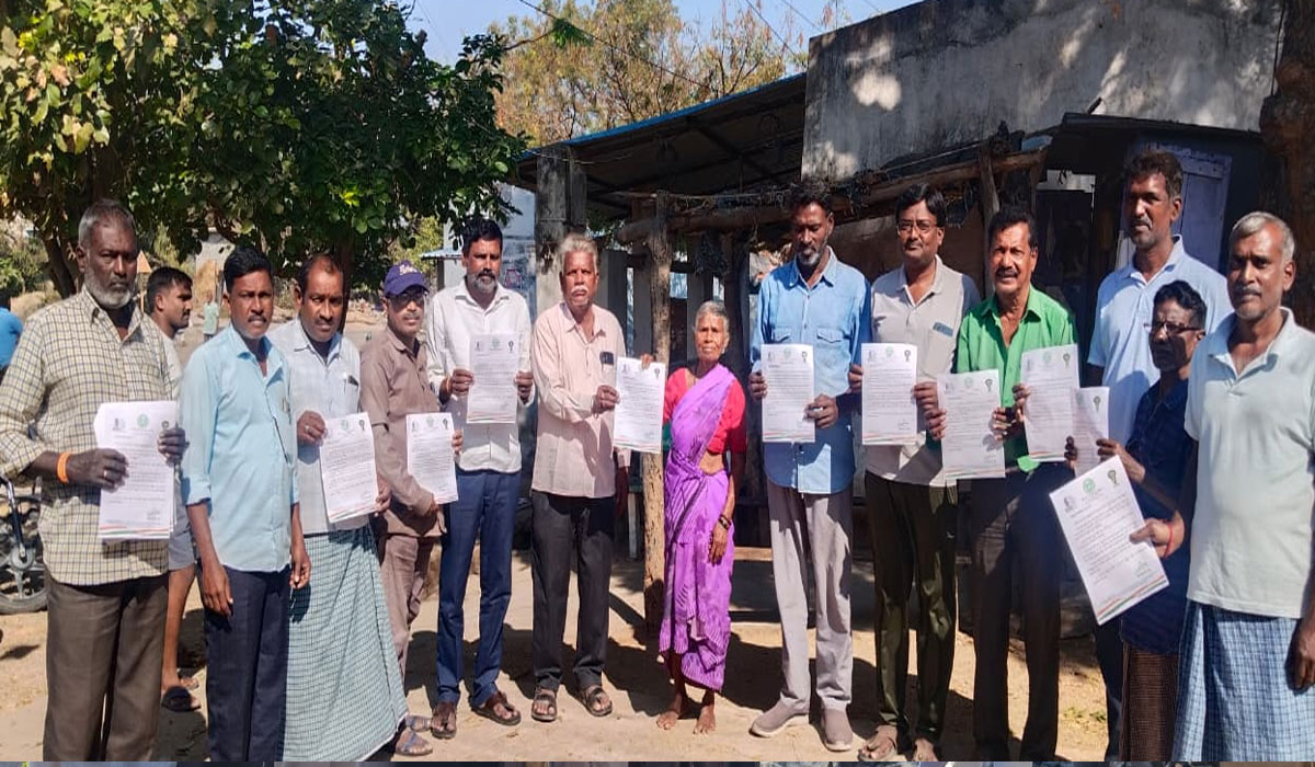 Chigurumamidi | చిగురుమామిడిలో గృహ జ్యోతి పత్రాలు అందజేత