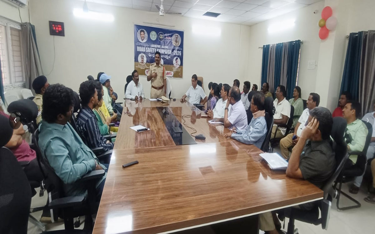 Ramavaram : ప్రజల భాగస్వామ్యంతో రోడ్డు ప్రమాదాల నివార‌ణ : సీఐ ప్ర‌తాప్‌