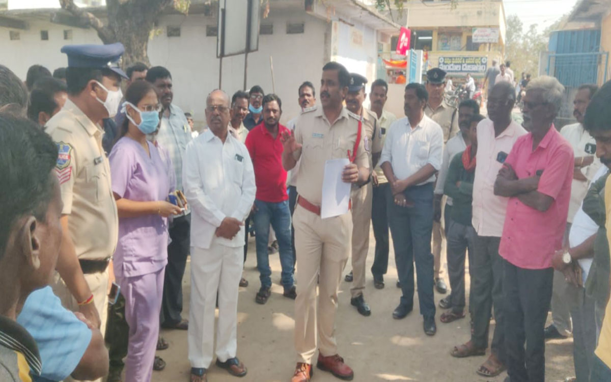 Ramannapet : వాహ‌న‌దారులు లైసెన్స్ కలిగి ఉండాలి : సీఐ వెంకటేశ్వర్లు