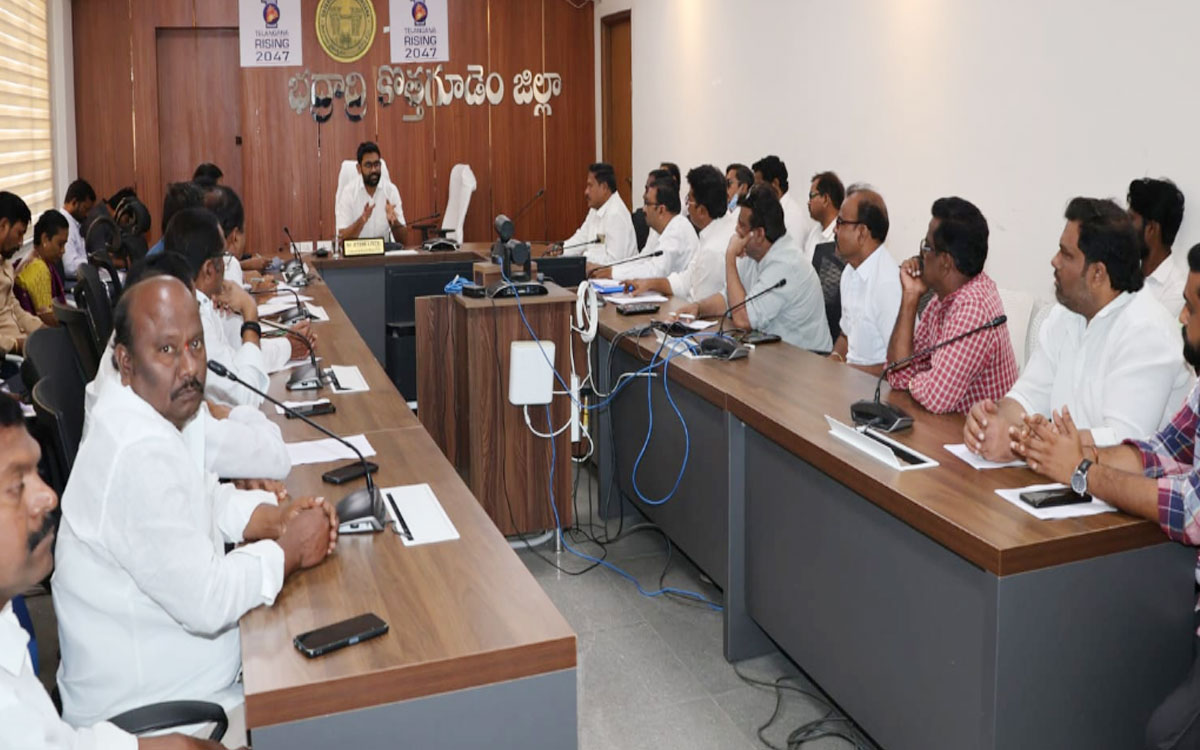 Bhadradri Kothagudem : ‘ముసాయిదా ఓటరు జాబితాపై అభ్యంతరాలను లిఖిత పూర్వకంగా స‌మ‌ర్పించాలి’