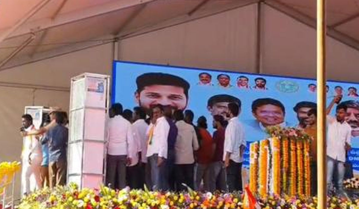 GodavariKhani | గోదావరిఖని మంత్రుల సభలో కాంగ్రెస్ నాయకుల రసాభాస..