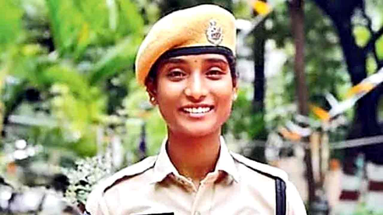 Tragedy | ఇద్దరు యువకుల వేధింపులు తట్టుకోలేక మహిళా కానిస్టేబుల్ ఆత్మహత్య