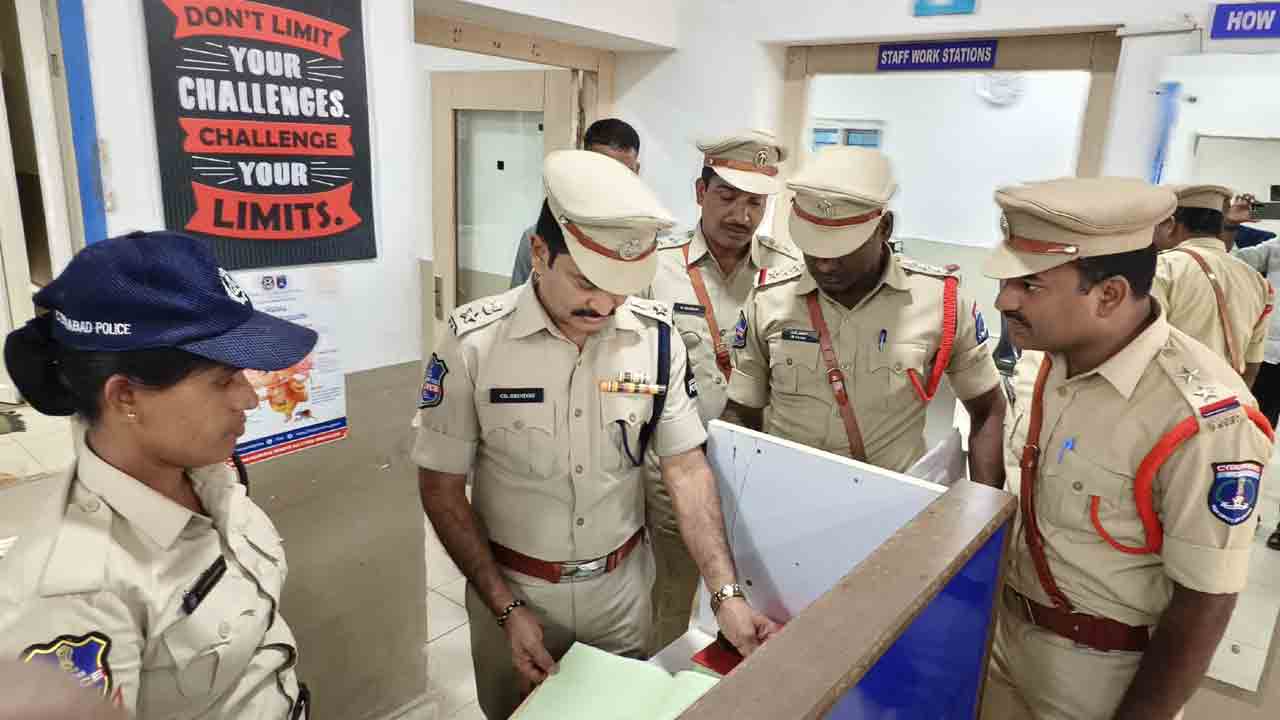 Kondapur | చందానగర్ పోలీస్ స్టేషన్‌ను ఆకస్మిక తనిఖీ చేసిన డీసీపీ శ్రీనివాస్