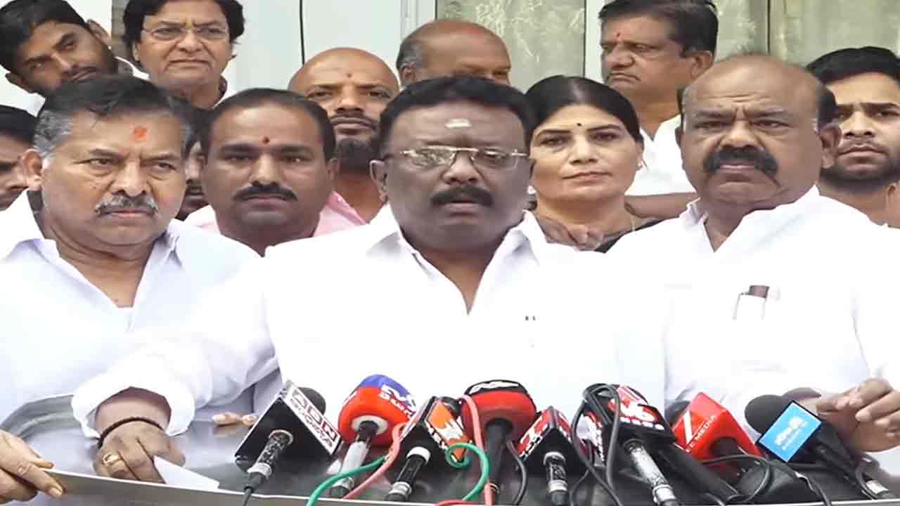 Dasoju Sravan | తెలంగాణ భవన్‌లో కేటీఆర్, తలసానిని పోలీసులు నిర్బంధించారు: దాసోజు శ్రవణ్