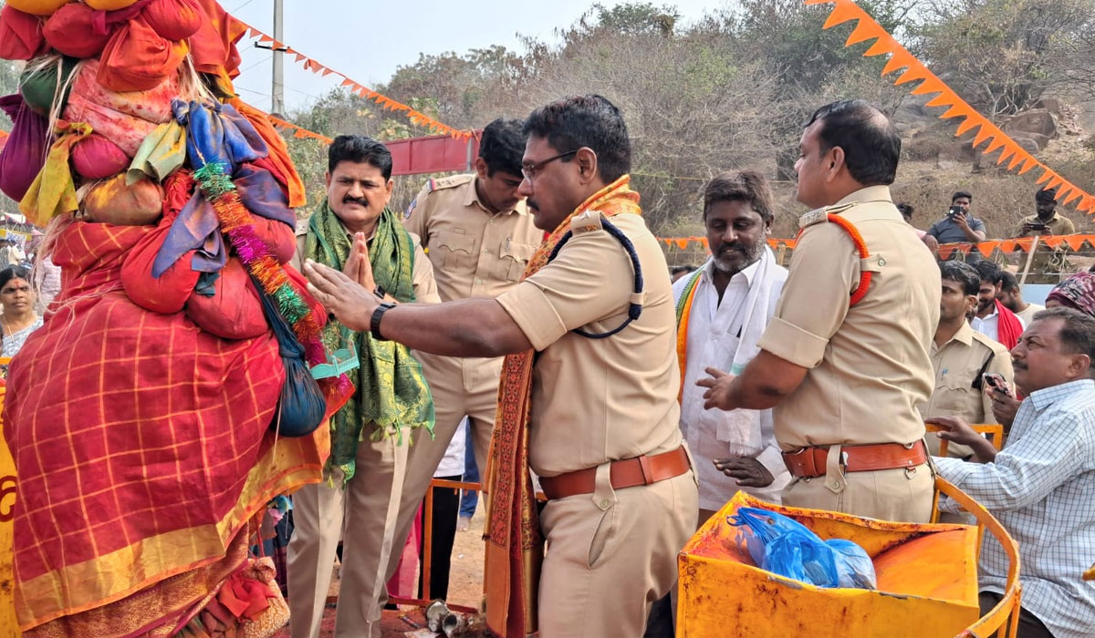 DCP Ram Reddy | కొలనూరు జాతర దర్శించుకున్న పెద్దపల్లి డీసీపీ రామ్ రెడ్డి